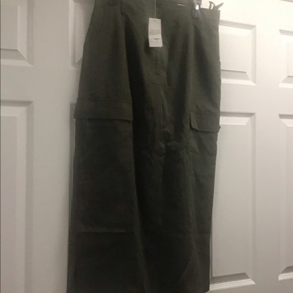 NWT khaki skirt with side pockets - Picture 2 of 8